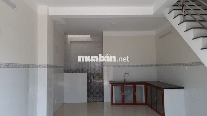 NHÀ 02 PHÒNG NGỦ,02 NHÀ TẮM,NHÀ ĐẬU XE Ô TÔ