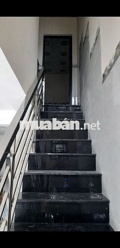 NHÀ 02 PHÒNG NGỦ,02 NHÀ TẮM,NHÀ ĐẬU XE Ô TÔ