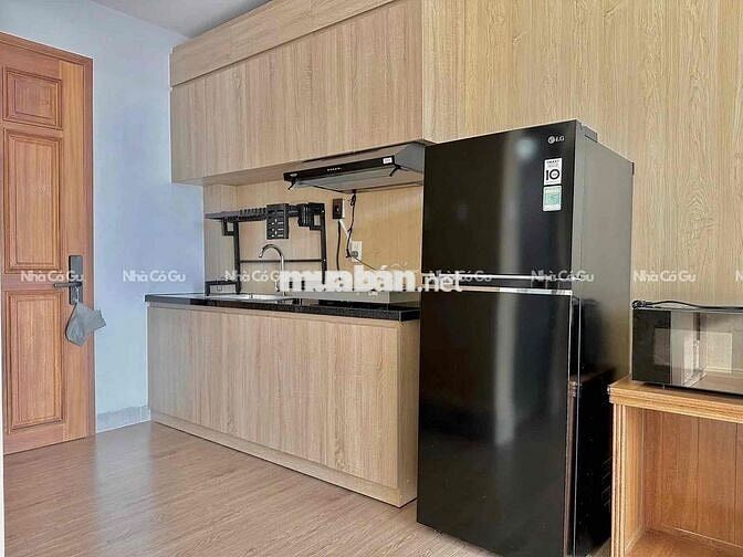 CHO THUÊ STUDIO BAN CÔNG CAO CẤP FULL NỘI THẤT GỖ Ngay LĂNG CHA CẢ