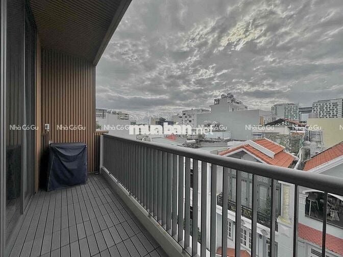 CHO THUÊ STUDIO BAN CÔNG CAO CẤP FULL NỘI THẤT GỖ Ngay LĂNG CHA CẢ