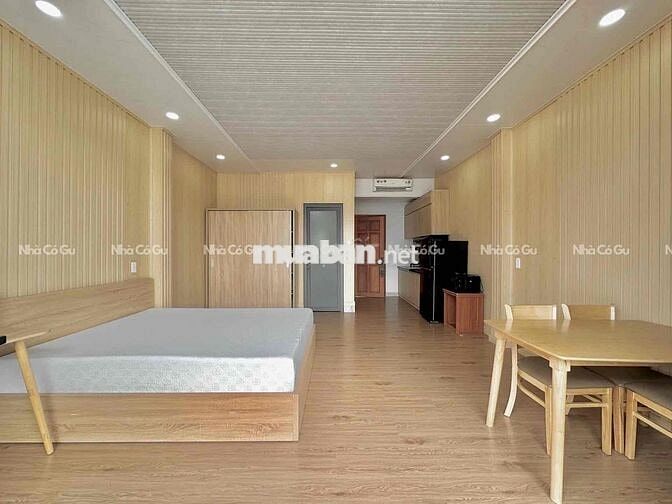 CHO THUÊ STUDIO BAN CÔNG CAO CẤP FULL NỘI THẤT GỖ Ngay LĂNG CHA CẢ