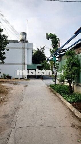 NHÀ 02 PHÒNG NGỦ,02 NHÀ TẮM,NHÀ ĐẬU XE Ô TÔ