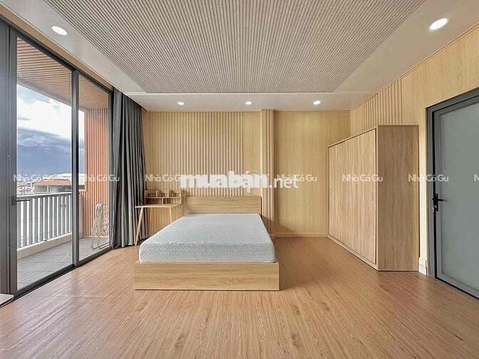 CHO THUÊ STUDIO BAN CÔNG CAO CẤP FULL NỘI THẤT GỖ Ngay LĂNG CHA CẢ