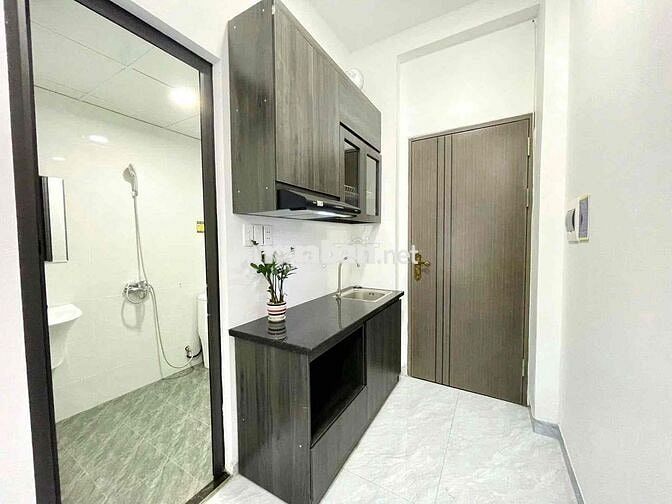 CHO THUÊ CĂN STUDIO - BAN CÔNG - NGAY NÚT GIAO PHÚ NHUẬN - GIÁ CỰC HỜI