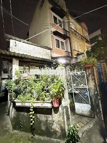 NHÀ CẤP 4 ,PHAN VĂN TRỊ, HẺM XE 16 CHỖ,TIỆN XÂY MỚI 
-DIỆN TÍCH 46M2