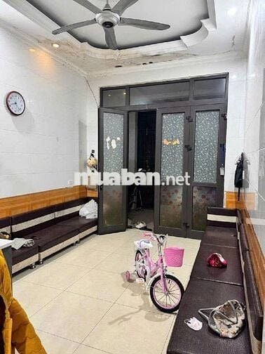 Gấp! Bán Nhà Linh Đàm, Giá 8.5 tỉ, DT 46 m2, 4 tầng, đất vuông, TK đẹp