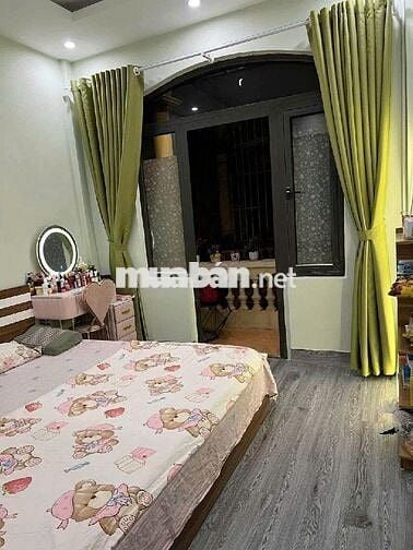 Gấp! Bán Nhà Linh Đàm, Giá 8.5 tỉ, DT 46 m2, 4 tầng, đất vuông, TK đẹp