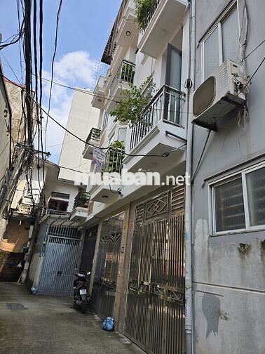 Gấp! Bán Nhà Linh Đàm, Giá 8.5 tỉ, DT 46 m2, 4 tầng, đất vuông, TK đẹp
