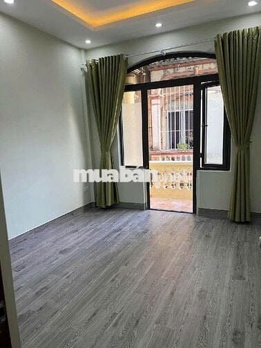 Gấp! Bán Nhà Linh Đàm, Giá 8.5 tỉ, DT 46 m2, 4 tầng, đất vuông, TK đẹp