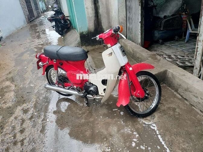 Cần bán chiếc cúp 78 50 có giấy màu sơn đỏ