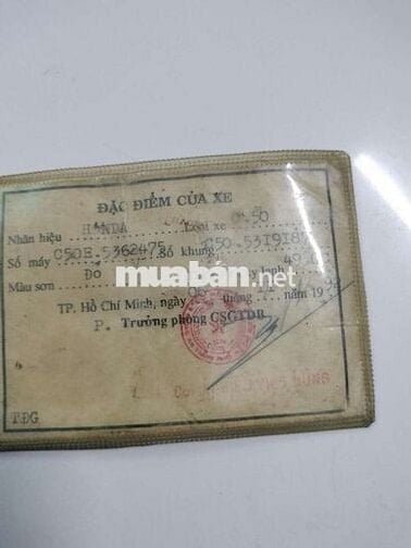 Cần bán chiếc cúp 78 50 có giấy màu sơn đỏ