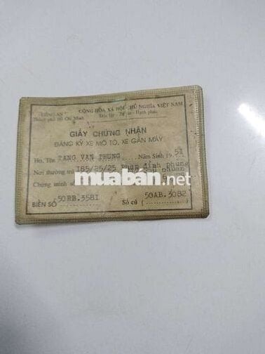 Cần bán chiếc cúp 78 50 có giấy màu sơn đỏ