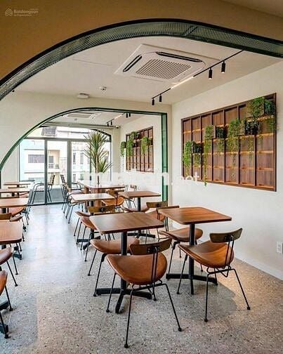 CHO THUÊ NHÀ GÓC 2MT CỘNG HÒA QTB, DT 4.5x18M, TRỆT 3 LẦU, 100 TRIỆU