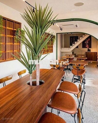 CHO THUÊ NHÀ GÓC 2MT CỘNG HÒA QTB, DT 4.5x18M, TRỆT 3 LẦU, 100 TRIỆU