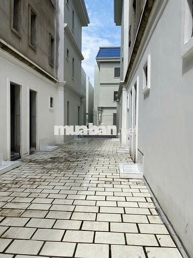 BÁN CĂN NHÀ 1 TRỆT 2 LẦU - SỔ RIÊNG - NGAY TRUNG TÂM TÂN HIỆP.