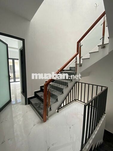 BÁN CĂN NHÀ 1 TRỆT 2 LẦU - SỔ RIÊNG - NGAY TRUNG TÂM TÂN HIỆP.