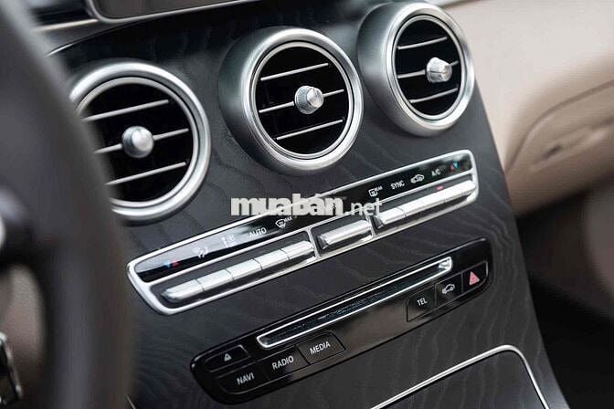 LONG ANH AUTO về Mercedes GLC300 4Matic 2019
