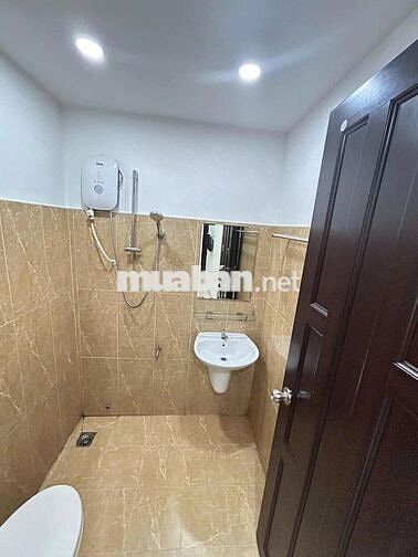 CHDV cực rộng ngay trung tâm, 30m2, Quận 10
