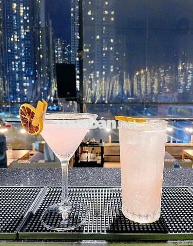 Cho thuê tầng sân thượng, view đẹp ngắm Landmark. Diện tích 100m2.