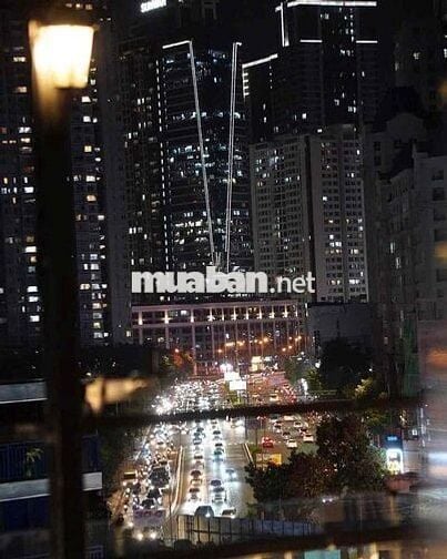 Cho thuê tầng sân thượng, view đẹp ngắm Landmark. Diện tích 100m2.