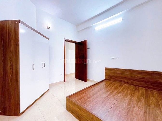 HIẾM - HOÀNG QUỐC VIỆT - NGUYỄN VĂN HUYÊN- 70M - 5 TẦNG - MT 5M 