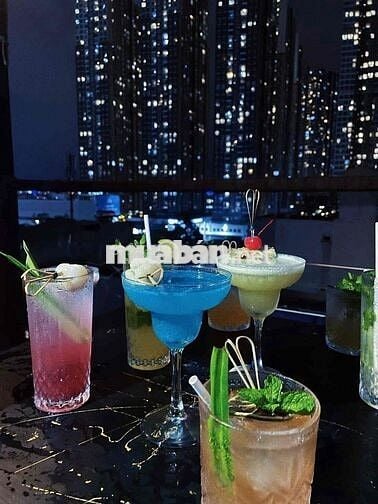 Cho thuê tầng sân thượng, view đẹp ngắm Landmark. Diện tích 100m2.