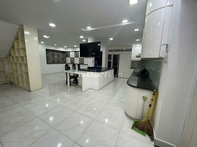 Cho thuê biệt thu đường 28, 16x20m 6pn,  3 lầu, P. Bình Phú , giá 45tr