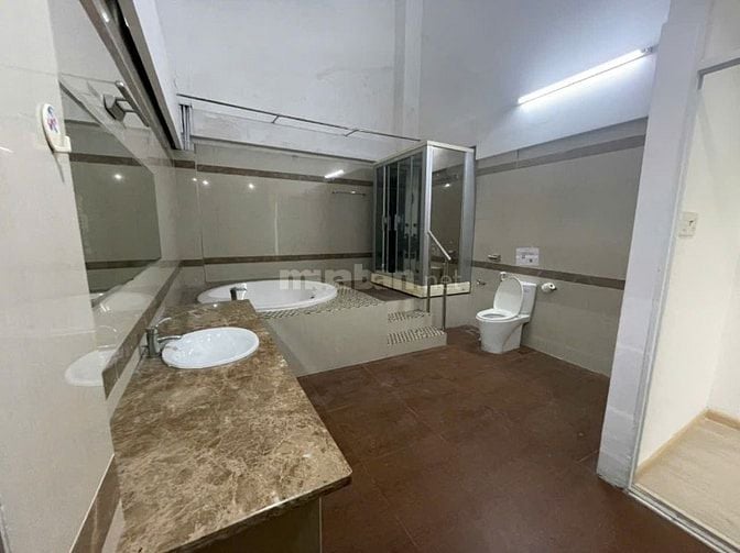 Cho thuê biệt thu đường 28, 16x20m 6pn,  3 lầu, P. Bình Phú , giá 45tr