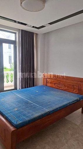 Cho thuê nhà phố 1 trệt 2 lau bình dương 