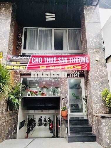 Cho thuê tầng sân thượng, view đẹp ngắm Landmark. Diện tích 100m2.