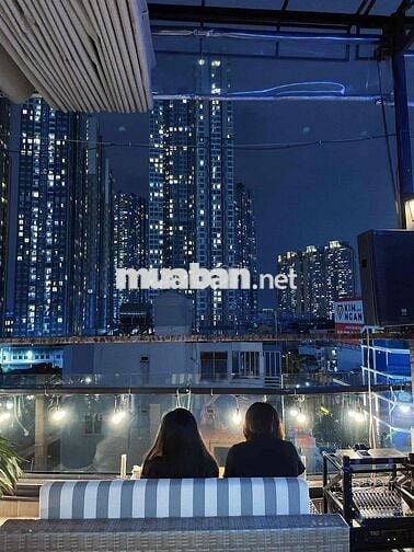 Cho thuê tầng sân thượng, view đẹp ngắm Landmark. Diện tích 100m2.