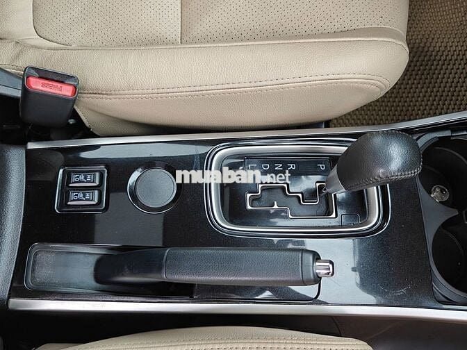 Mitsubishi Outlander 2.0 Premium 2017 - Nhập Nhật