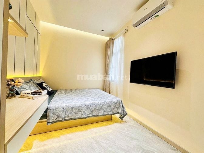 Bán căn hộ Sky Garden 2 lầu 11: 3PN-2WC 81m2. Giá bán 6,1 tỷ. T Lượng