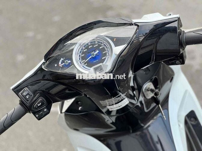 Future 2025 odo 82km ngay chủ kí giấy