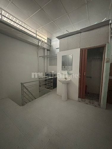 PHÒNG TRỌ GIÁ BÌNH DÂN CUỐI ĐƯỜNG CAO LỖ