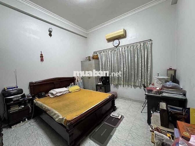 VỊ TRÍ ĐẸP, MT ĐƯỜNG BÙI VĂN BA VÀ PHÍA SAU NHÀ LÀ HXH TRÁNH. Ở VÀ KIN