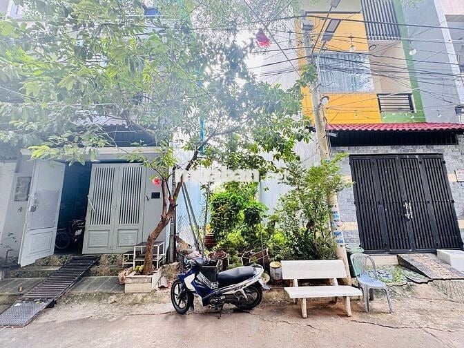 Đất hẻm xe hơi gần cổng chính Vạn Phúc City giá chỉ 5ty2