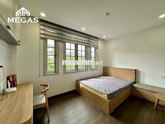 CĂN HỘ CỬA SỔ LỚN XA BẾP FULL NỘI THẤT KHU HÀNG XANH GẦN Q1