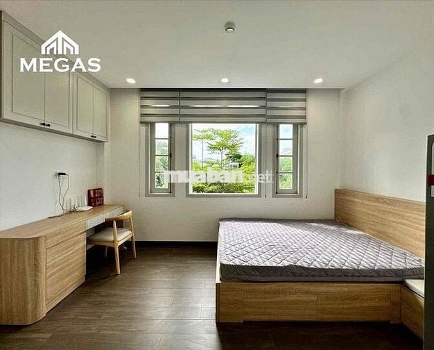 CĂN HỘ CỬA SỔ LỚN XA BẾP FULL NỘI THẤT KHU HÀNG XANH GẦN Q1