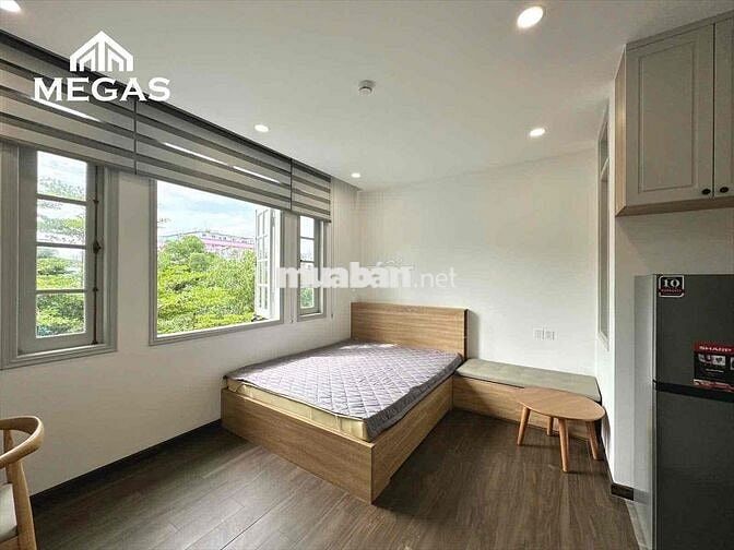 CĂN HỘ CỬA SỔ LỚN XA BẾP FULL NỘI THẤT KHU HÀNG XANH GẦN Q1