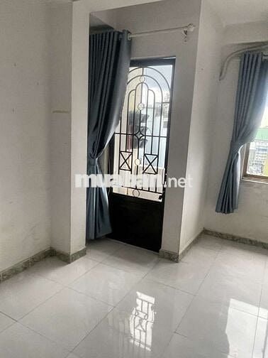 Phòng 22m2. Ban Công. Máy lạnh. Ngay Ngã 4 Phan Văn Trị - P7 Gò Vấp