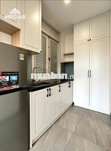 CĂN HỘ CỬA SỔ LỚN XA BẾP FULL NỘI THẤT KHU HÀNG XANH GẦN Q1