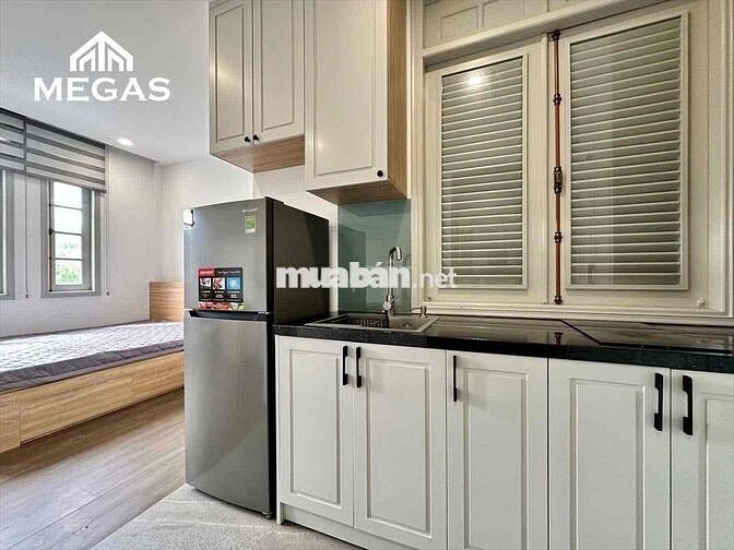 CĂN HỘ CỬA SỔ LỚN XA BẾP FULL NỘI THẤT KHU HÀNG XANH GẦN Q1