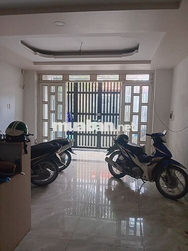 Nhà nguyên căn còn trống 1 phòng, gần ĐHLuật, Giga. Điện nước giá NN