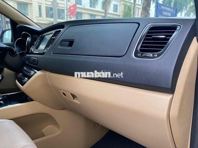 Kia Sedona số tự động máy dầu