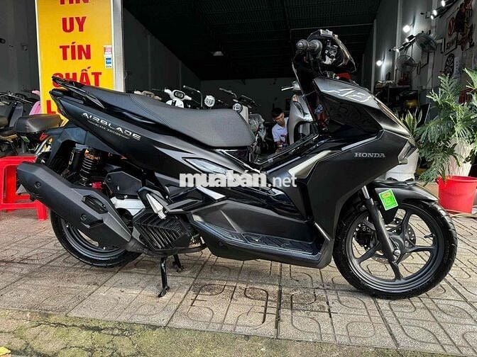 AB 2025 (4k km)  đen nhám