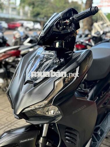 AB 2025 (4k km)  đen nhám