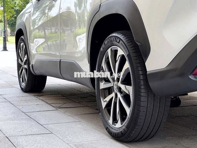 Toyota Corolla Cross 1.8HV 2020, tiết kiệm với HV