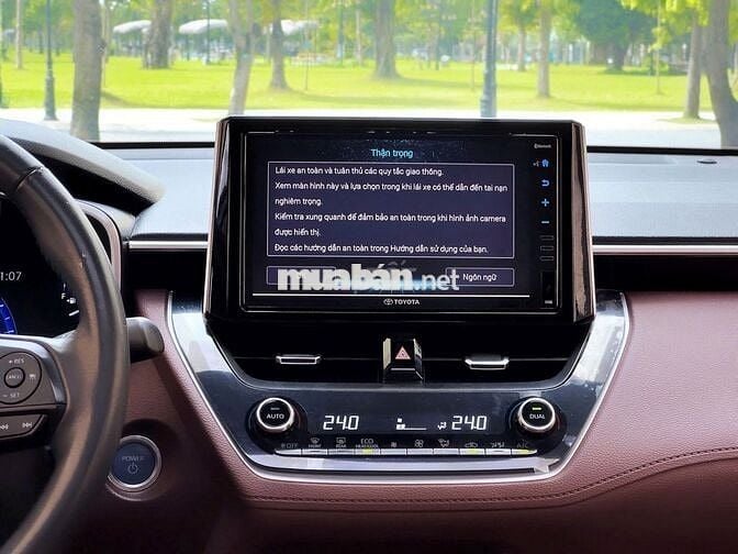 Toyota Corolla Cross 1.8HV 2020, tiết kiệm với HV