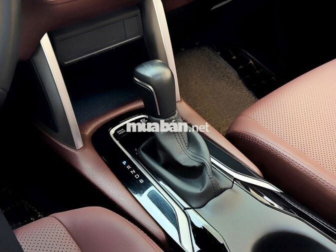 Toyota Corolla Cross 1.8HV 2020, tiết kiệm với HV